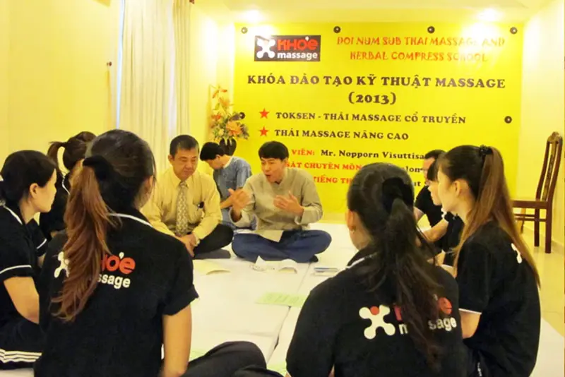 Therapists practising Toksen during a training course
